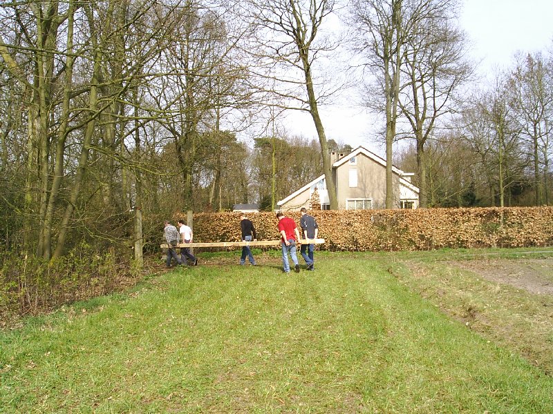 De langste met de hand dragen met de stalen pijpen.
