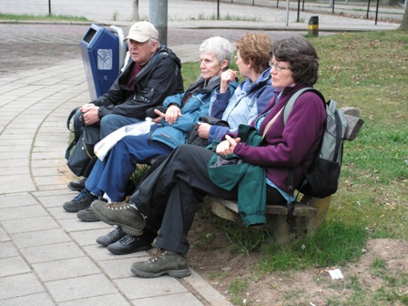 Wachten op de stadsbus.